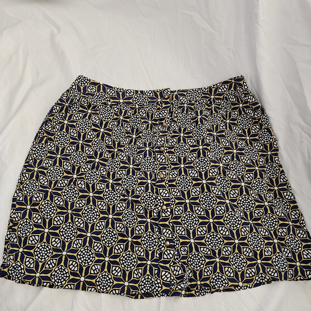 Geometric Patterned Skirt in Navy and White